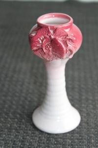 L3. keramická vázička  s plastickou květinou 14,5 cm
