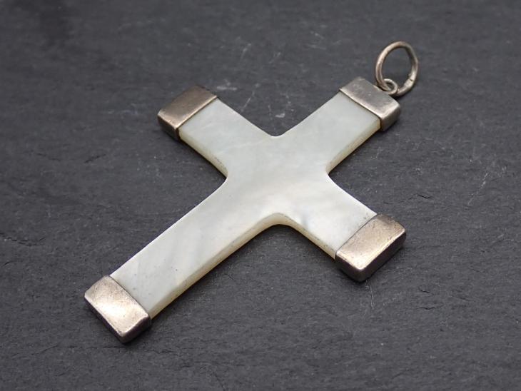 Stříbrný křížek s perleťí -5cm - Starožitné šperky