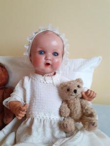Starožitná panenka značená AM Germany 