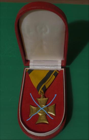 ETUE Etuje na rakouský kříž - (medaile řád vyznamenání ) Novější !