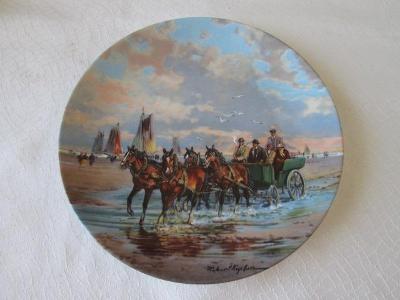Závěsný sběratelský talířek - Vyjížďka s koňským povozem na břehu moře
