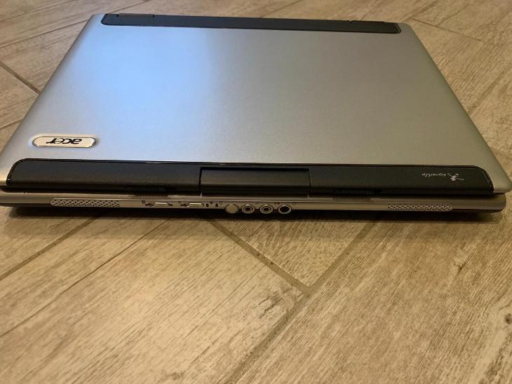 Funkční starší notebook Acer, Turion X2 včetně nabíječky, pěkný stav