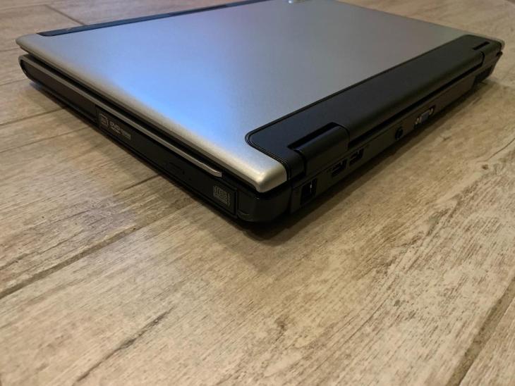 Funkční starší notebook Acer, Turion X2 včetně nabíječky, pěkný stav