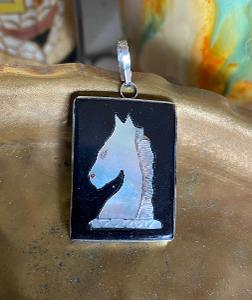 Vintage přívěšek Kůň, koník, perleť, s perletí