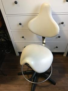 Ergonomická kancelářská židle na bolavá záda