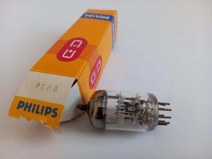 Elektronka  Philips PCC88 nová  - Elektronické součástky