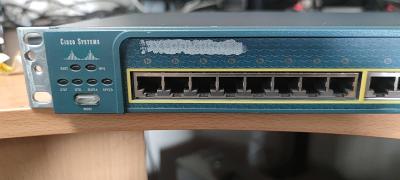 Switch Cisco Catalyst 2950-24 24x 10/100 port, L2 managed, standard im
