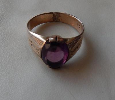 Starý double prsten s fialovým syntetickým kamenem - 21 mm