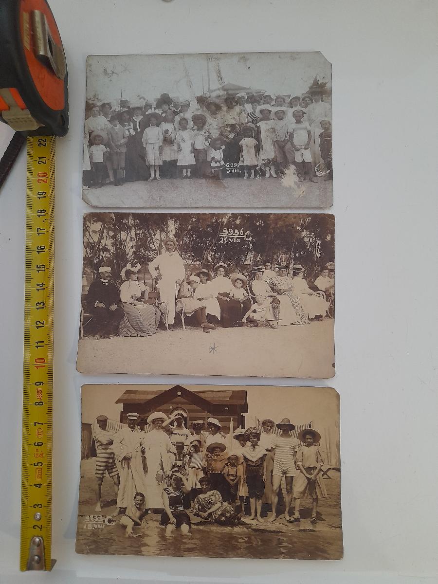 3x starožitná pohľadnica, živé foto, prehliadka skupinky ľudí,1908. - Zberateľstvo