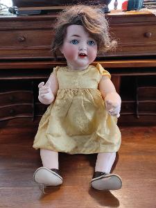 Stará krásná mrkací panenka s porcelánovou hlavou Heubach Koppelsdorf