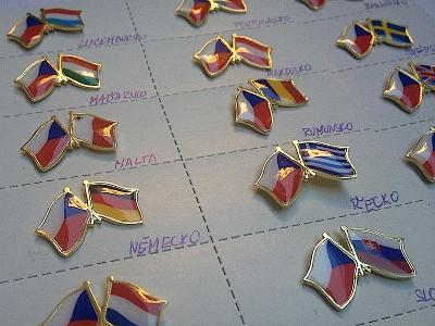 Odznaky VLAJKY přátelství ČR+EU sada 28 vlajek