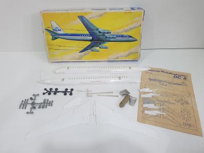 Model Douglas-DC - 8 -  VEB Plasticart / 1:100 