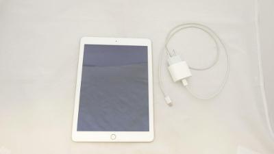 Apple iPad model A1822, 32 Gb