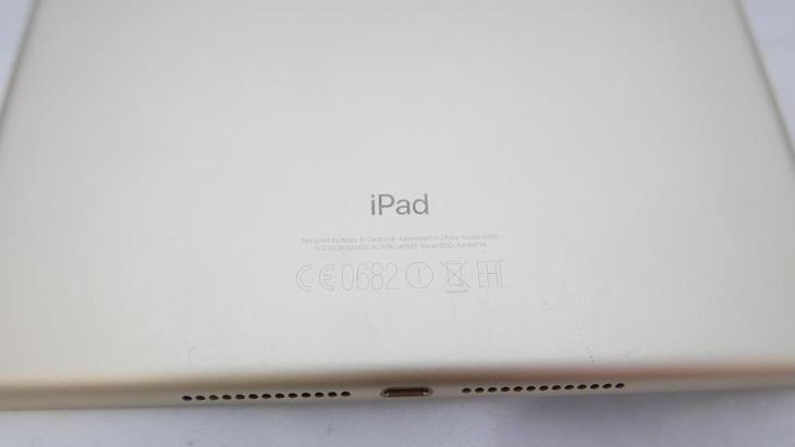 Apple iPad model A1822, 32 Gb