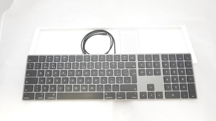 Klávesnice Apple model A1843 s numerickou klávesnicí