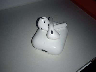 Apple Airpods 2019