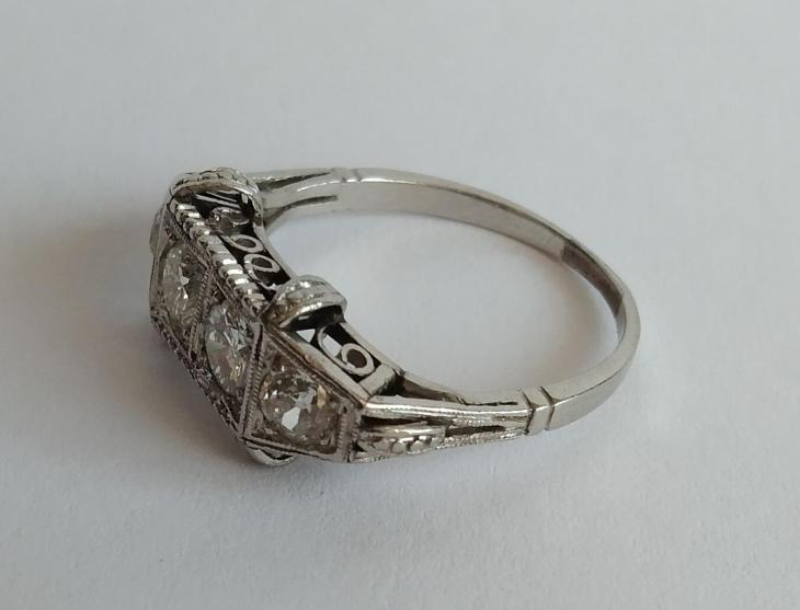 Platinový prsten s diamanty, 0,58 ct