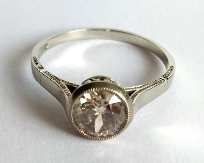 Zlatý art deco prsten se solitérním diamantem, 1,11 ct