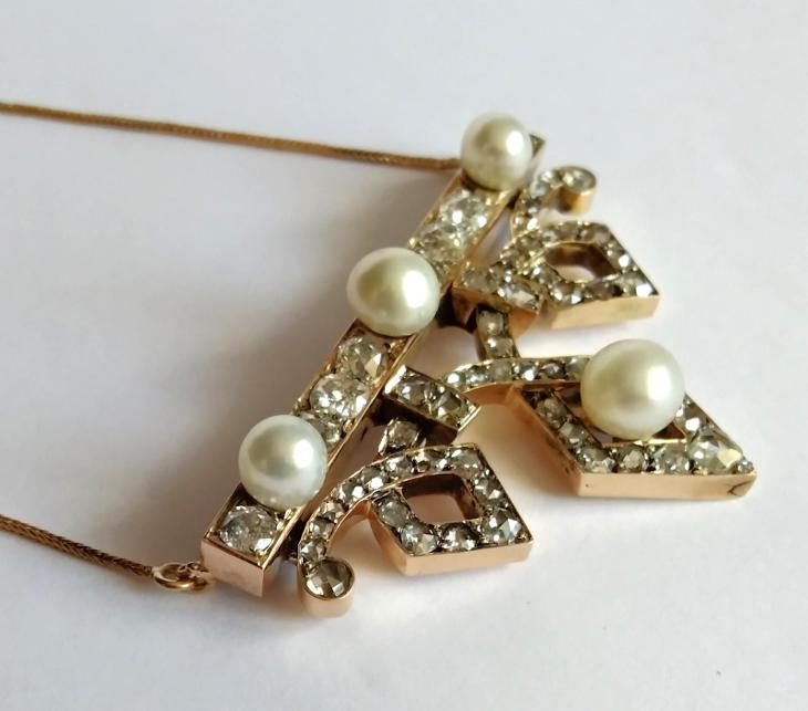 Zlatý náhrdelník s perlami a diamanty, 2,95 ct