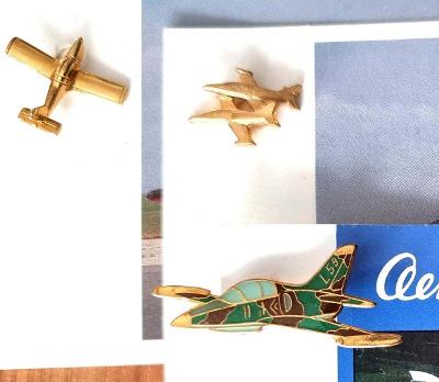 Cvičné letouny L39 a L59 AERO Vodochody s reklamní kartou - 4 odznaky