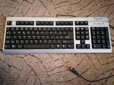 Starší klávesnici