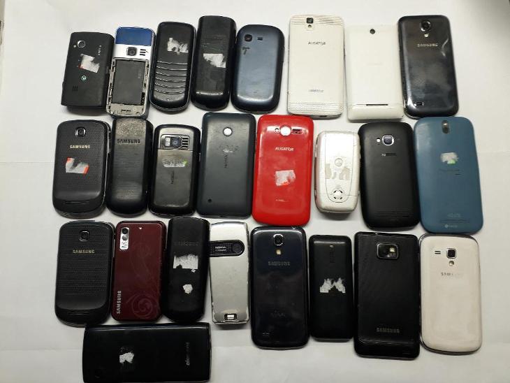*** 25 kusů mobilních telefonů  na díly - od 1kč,- *** - Mobily a chytrá elektronika