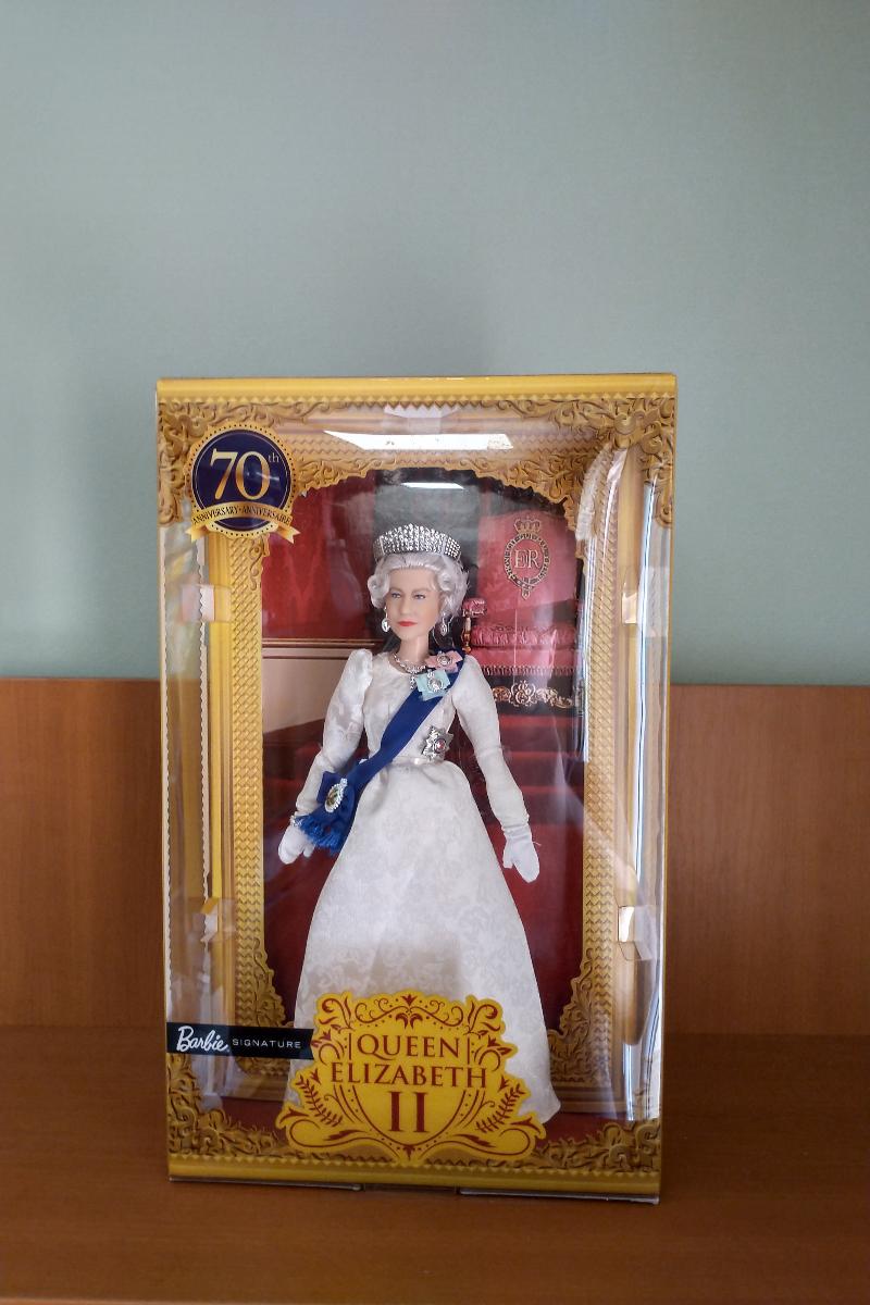 Barbie Královna Alžběta II. Platinové výročí vládnutí Queen Elizabeth - Hračky