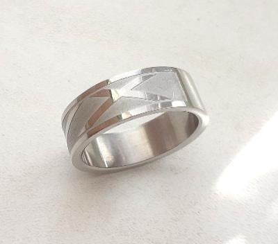 Krásný prsten chirurgická ocel 2,2 cm