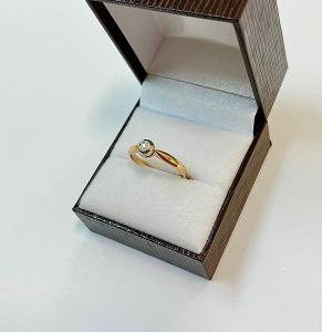 Starý prsten s diamantem