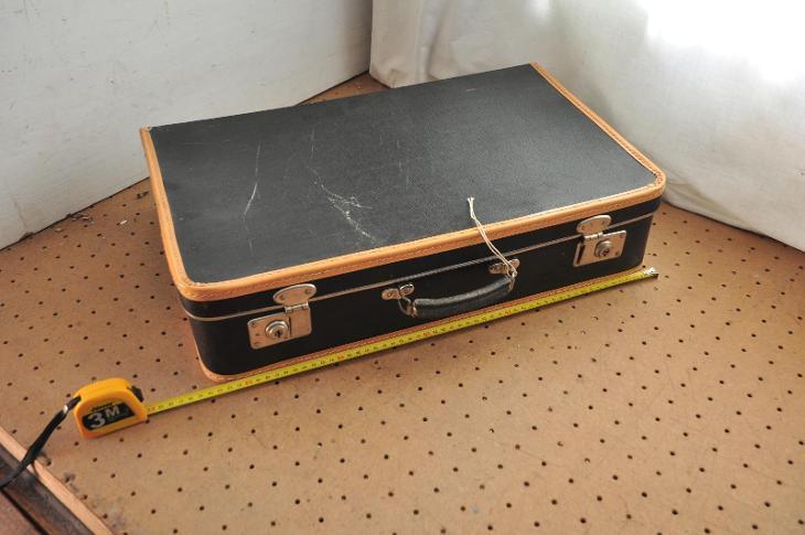 Menší starý cestovní kufr - značeno 3 - Starožitnosti
