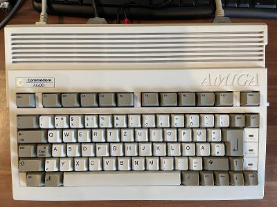 Funkční Amiga 600, zdroj, bílá, hezký stav