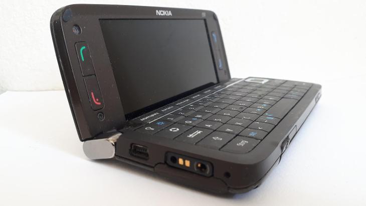 NOKIA E90 VODAFONE , NĚMEC  - Mobily a chytrá elektronika