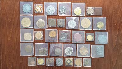 Medaile PODNIKOVÉ konvolut sbírka 32 kusů + pamětní mince
