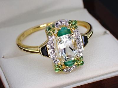 Luxusní prsten s drahými kameny
