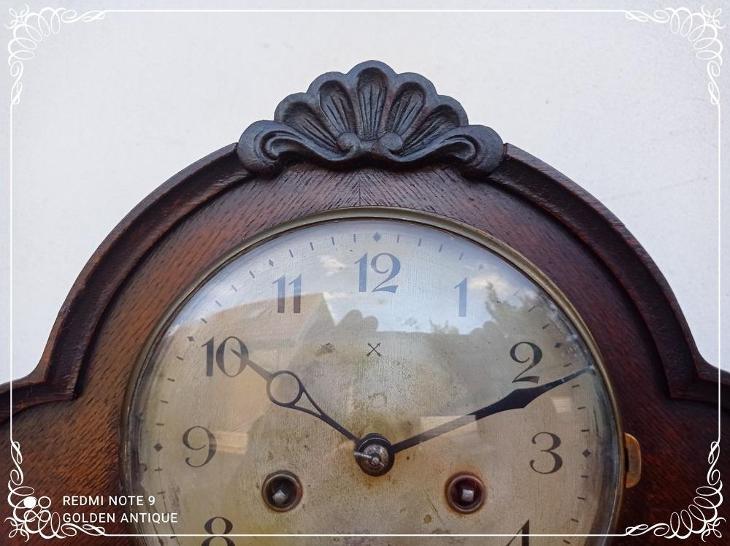 100 leté dřevěné zdobené krbové mechanické hodiny Kienzle Chipendale - Starožitnosti