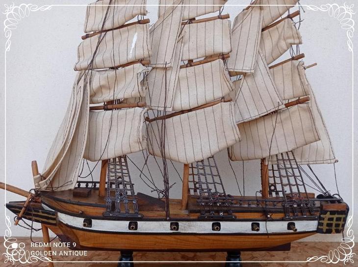 Nádherná dřevěná propracovaná dekorativní loď 