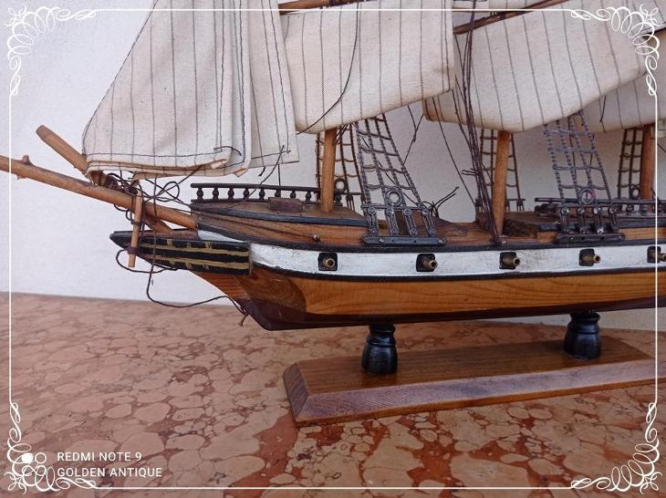 Nádherná dřevěná propracovaná dekorativní loď 