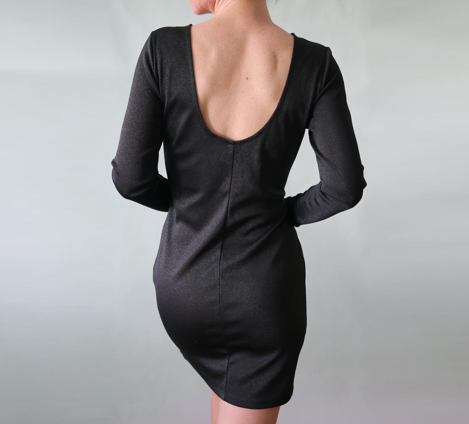Minimalistické čierne šaty s trblietkou Divided vel.40 - Dámske oblečenie