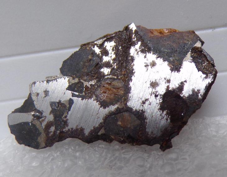 Pallasit - Vzácný Meteorit - Žlutozelené olivíny - 2,37 g - Keňa