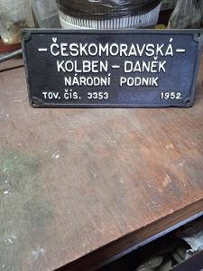 Litinový výrobní štítek z lokomotivy BS 200 Kolben Daněk