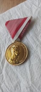 Bronzová zlacená ve vysokém lesku medaile Karl l 