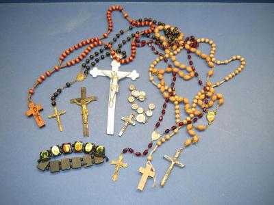 Svaté, sakrální předměty / růžence, kříže, náramky