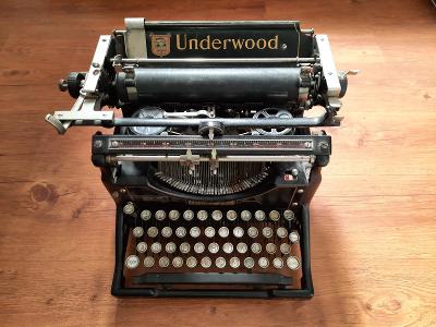 Americký psací stroj Underwood