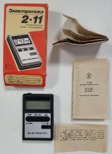 Starý digitální budík ELEKTRONIKA 2.11 - budík + papíry + krabička '84