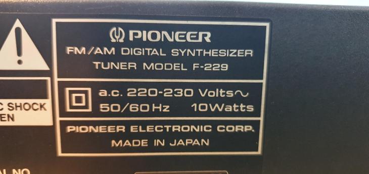 Pioneer F-229 Digital Synthesizer Tuner  - TV, audio, video