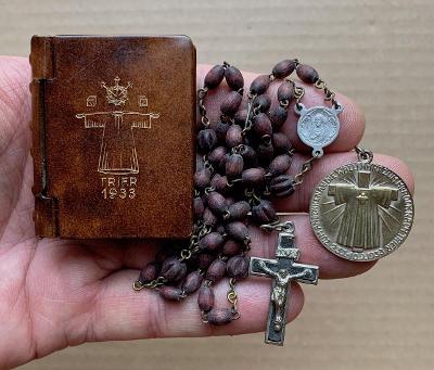 Starý škapulíř Bible 1933 kříž růženec svátostka Madonka medailon TOP
