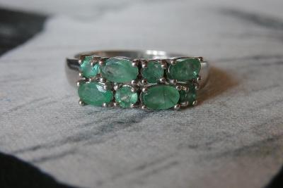 Přepychový prsten s přírodními smaragdy