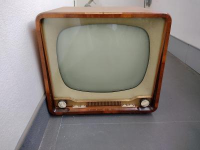 Starý televizor TESLA Narcis 4208U