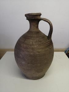 Starožitná hliněná nádoba (karafa) 