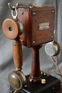 Starý telefon Grammont type 10. Zač. 20.st., Francie. OMRKNI HO ZDE